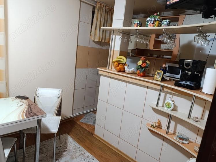 Apartament cu 3 camere decomandat în Dărmănești