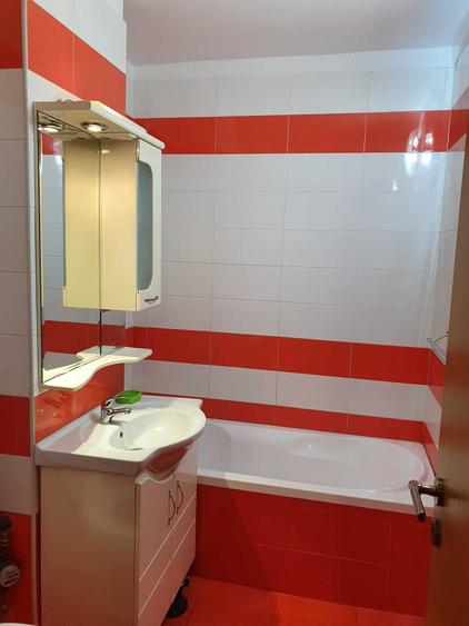 Apartament cu 3 camere decomandat în Turnișor