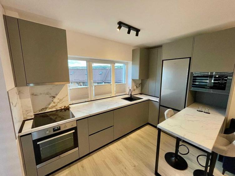 Apartament cu 3 camere decomandat în Florești