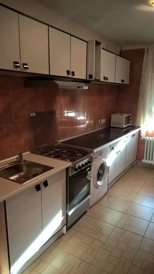 Apartament cu 3 camere decomandat în Complex Studențesc