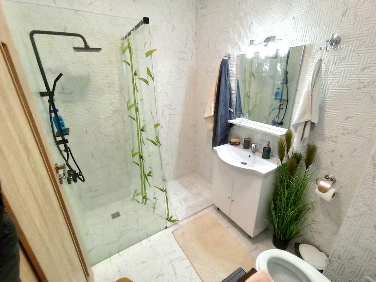 Apartament cu 2 camere decomandat în Lotus