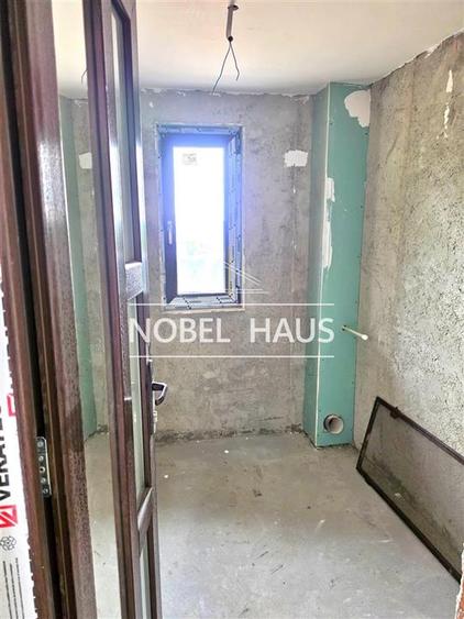 Casă individuală cu 7 camere cu Teren 600 Mp în Exterior Vest