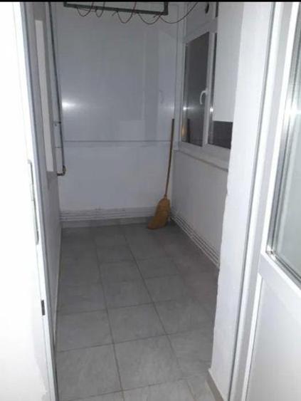 Garsonieră decomandată, mobilată în Nicolina