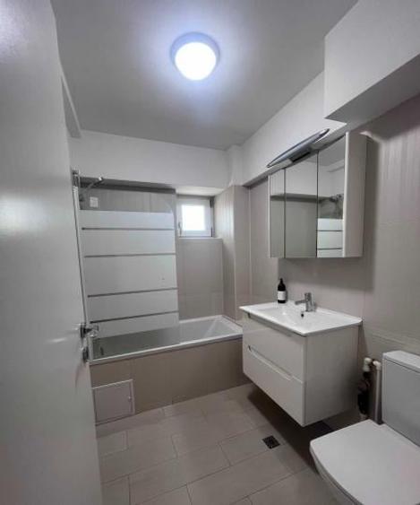 Apartament cu 2 camere semidecomandat, mobilat în Dorobanți