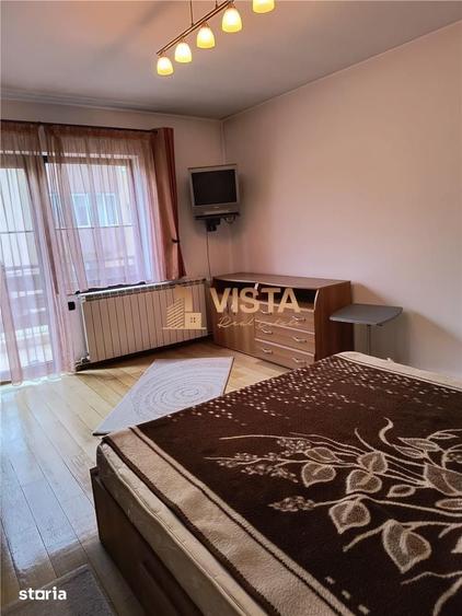 Casă cu 5 camere cu Teren 425 Mp în Florilor