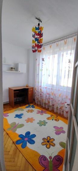 Apartament cu 4 camere decomandat în Exterior Vest