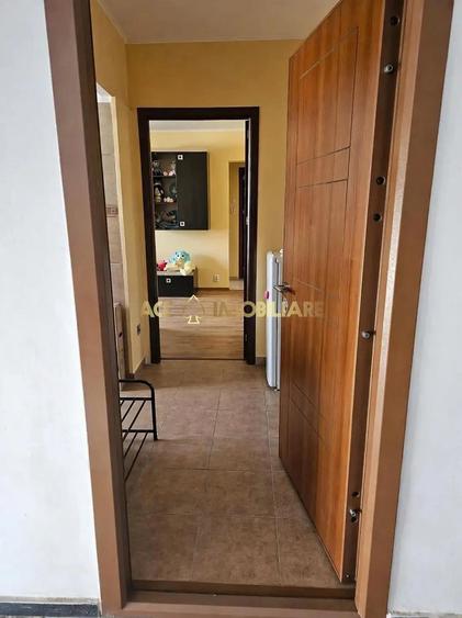 Apartament cu 2 camere semidecomandat, mobilat în Costin Georgian