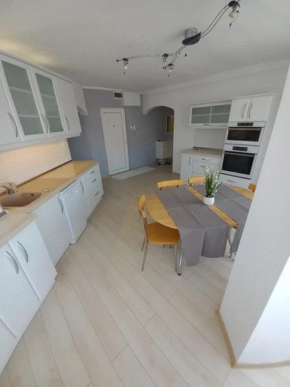 Apartament cu 4 camere nedecomandat în Central