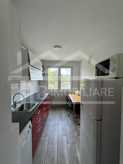 Apartament cu 3 camere decomandat, mobilat în Aleea Carpați