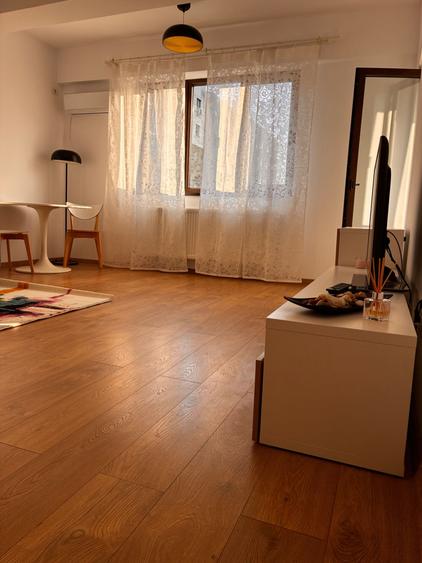 Apartament cu 2 camere semidecomandat în Bucureștii Noi