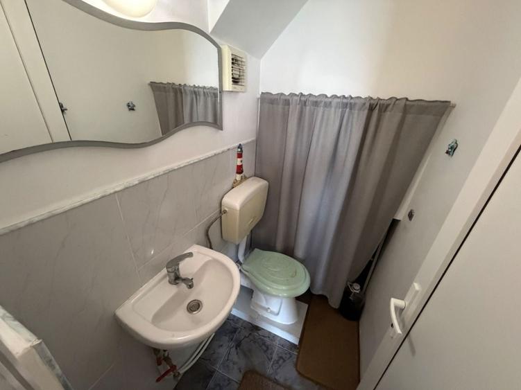 Apartament cu 4 camere decomandat în Cetate