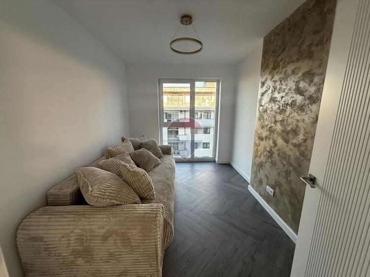 Apartament cu 3 camere, mobilat în Central