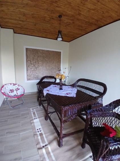 Casă cu 5 camere cu Teren 1027 Mp în Căciulați