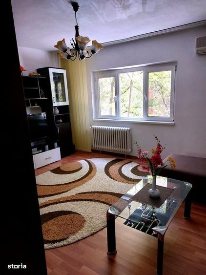 Apartament cu 3 camere decomandat în Nerva Traian