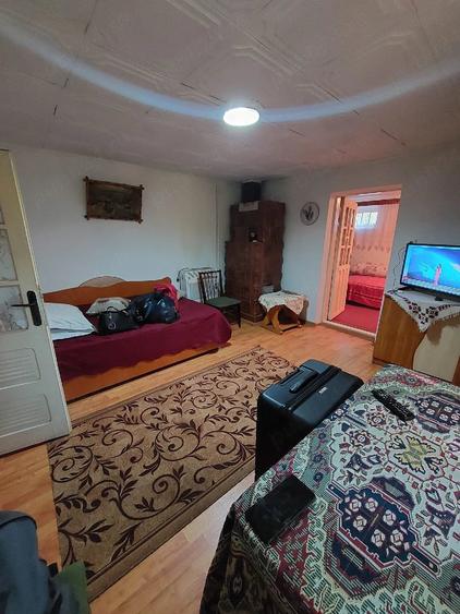Casă cu 5 camere cu Teren 949 Mp în Sălcioara