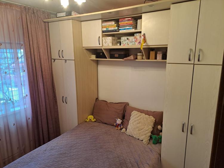 Apartament cu 4 camere decomandat, mobilat în Sălaj
