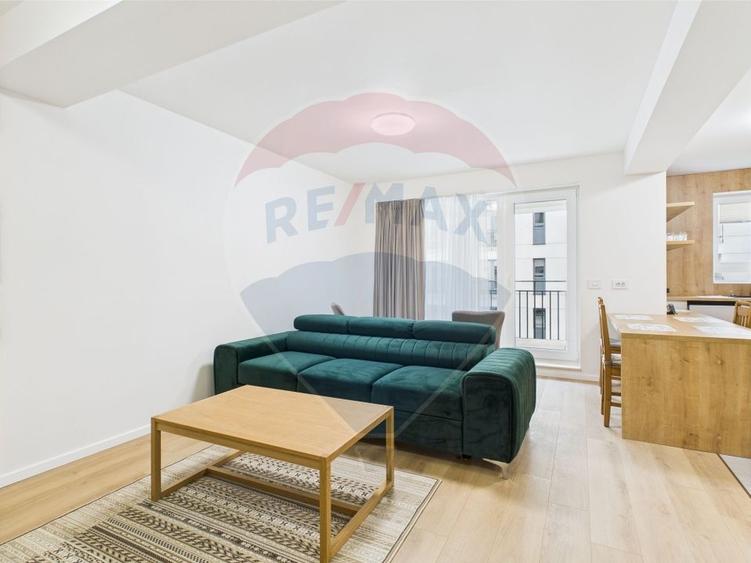 Apartament cu 2 camere decomandat în Tractorul