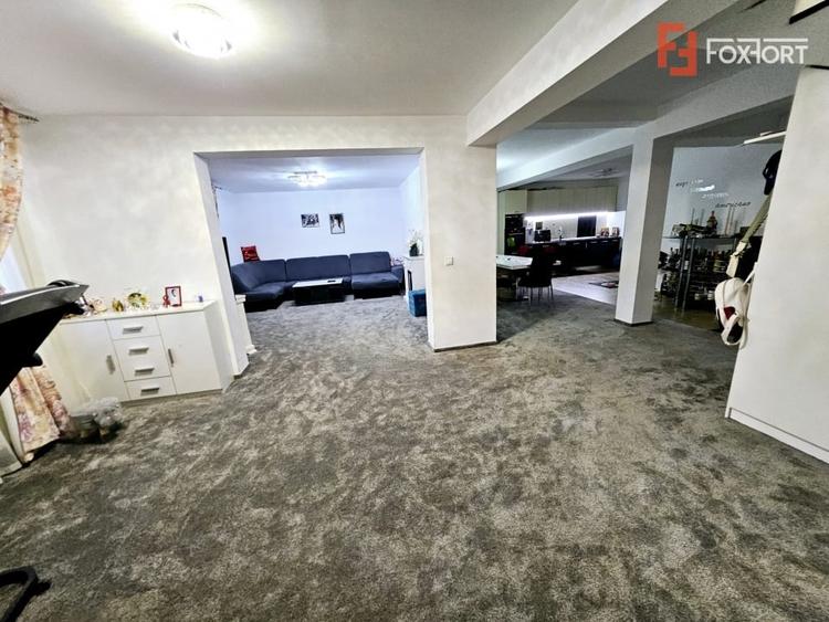 Casă individuală cu 6 camere cu Canalizare în Gai