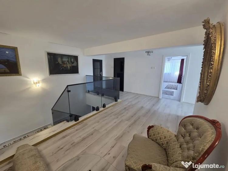 Casă cu 8 camere cu Teren 1500 Mp în Rediu