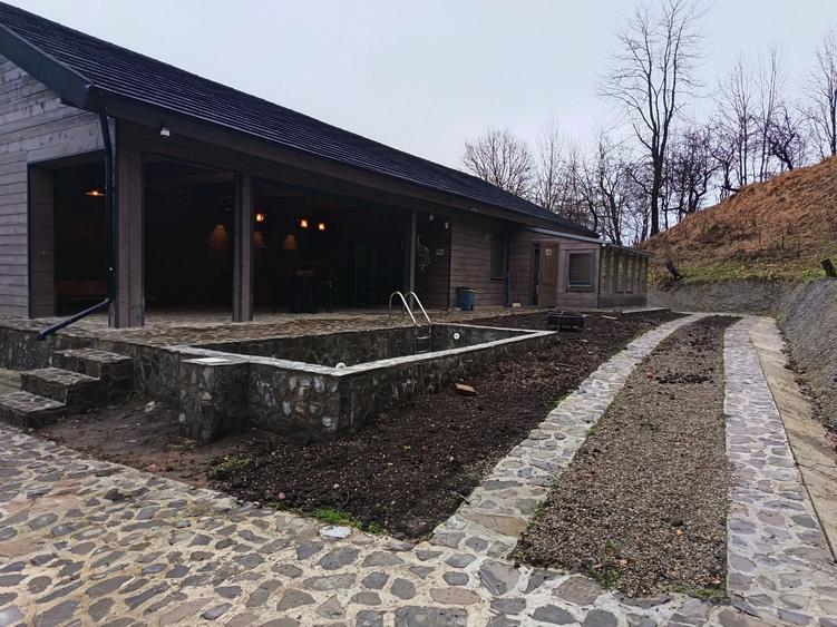 Casă cu 4 camere în Surdești