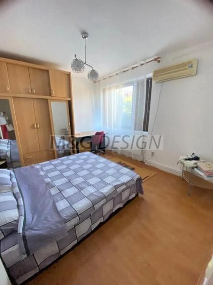 Apartament cu 3 camere semidecomandat în Medicină