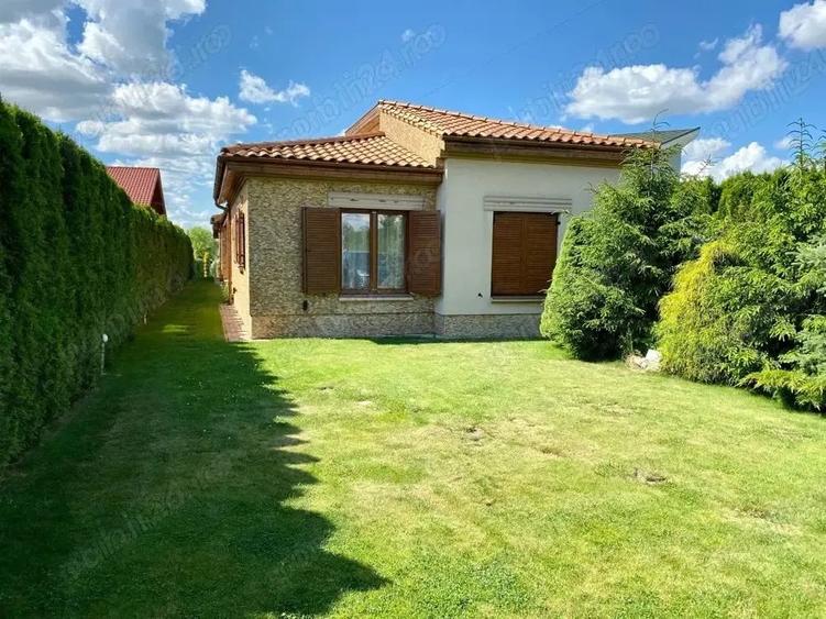 Casă cu 6 camere cu Teren 1750 Mp în Apa