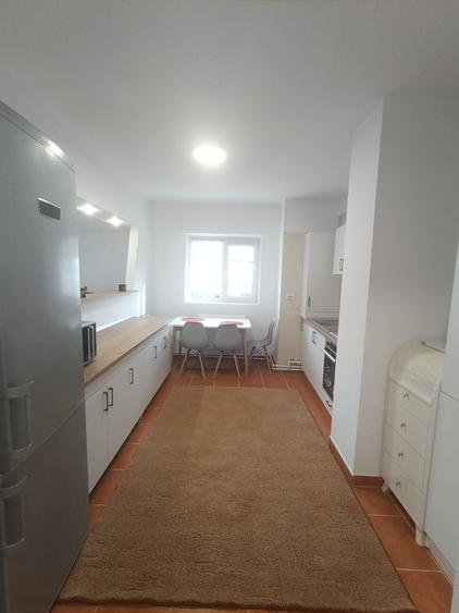 Apartament cu 3 camere decomandat în Popoveni