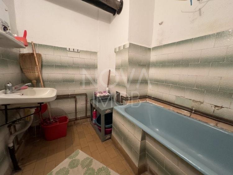 Casă individuală cu 10 camere cu Canalizare în Ultracentral