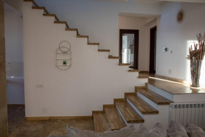 Casă individuală cu 6 camere cu Canalizare în Bragadiru