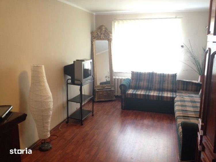 Apartament cu 3 camere decomandat în Crângași