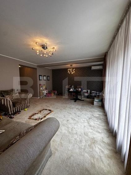 Penthouse cu 7 camere decomandat, mobilat în Drumul Poienii