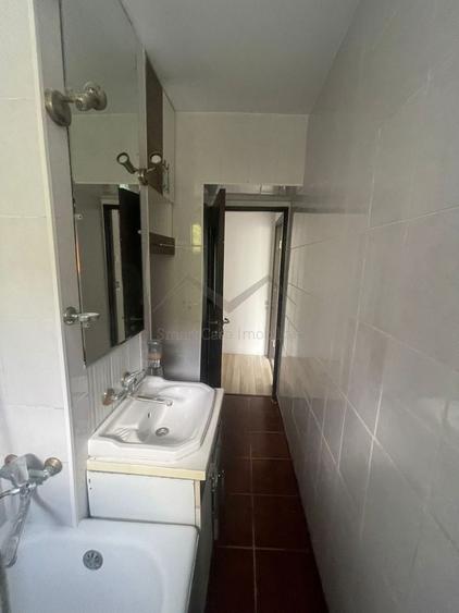 Apartament cu 3 camere nedecomandat în Mircea cel Bătrân