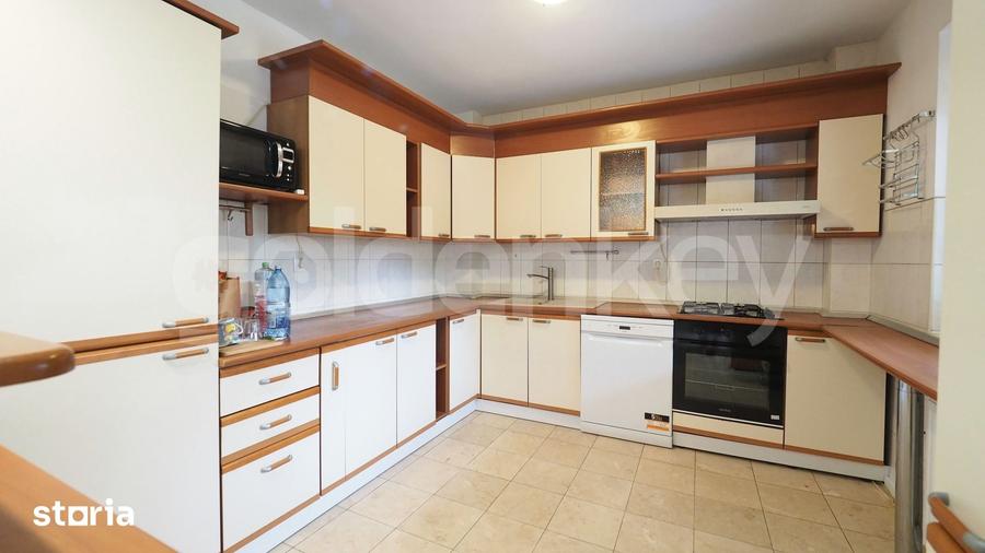 Casă cu 5 camere cu Teren 180 Mp în Băneasa