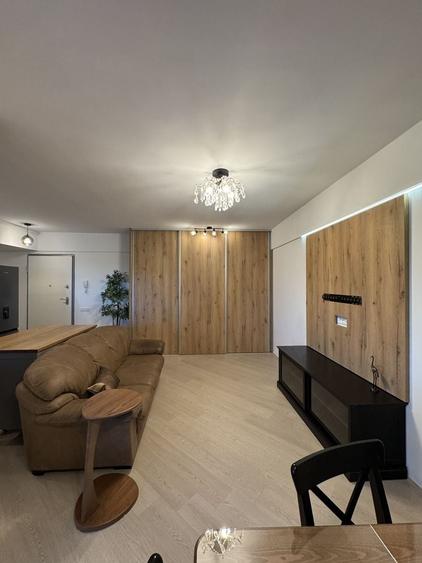 Apartament cu 3 camere decomandat, mobilat în Tineretului