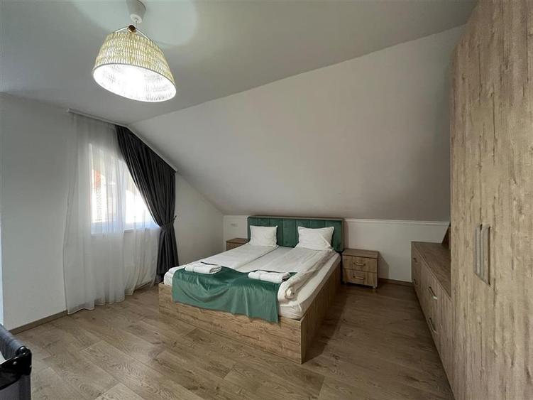 Casă cu 6 camere cu Teren 660 Mp în Sânmartin
