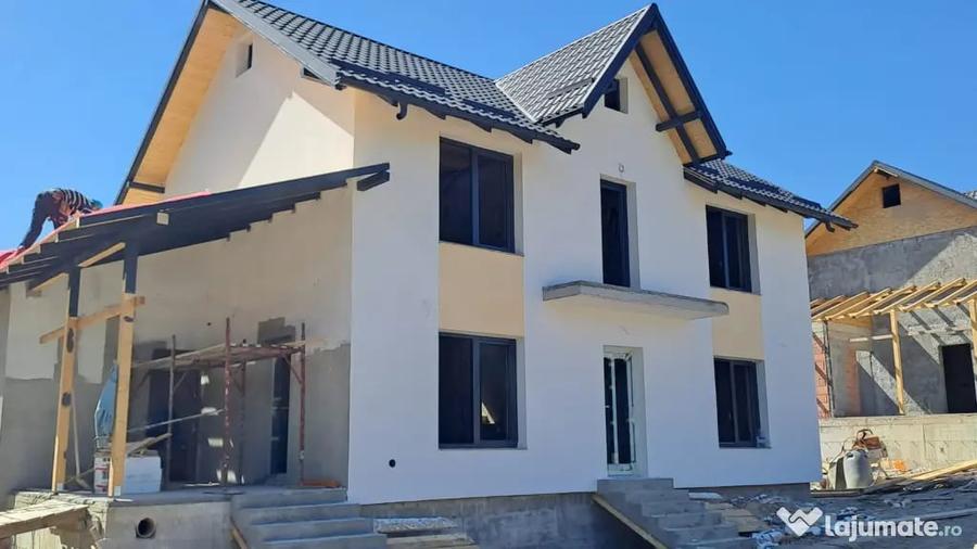 Casă cu 4 camere cu Teren 500 Mp în Măgura