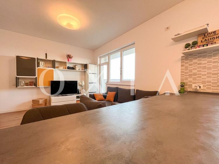 Apartament cu 3 camere semidecomandat, mobilat în Girocului