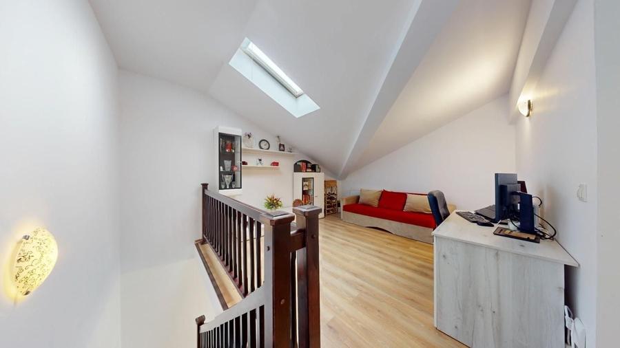 Apartament cu 3 camere decomandat în Sânpetru