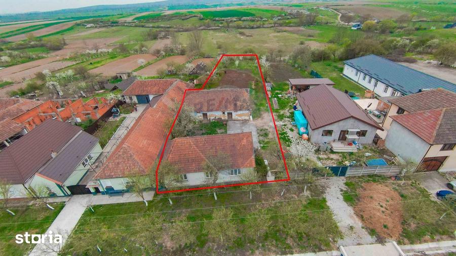 Casă cu 4 camere cu Teren 2440 Mp în Oșorhei