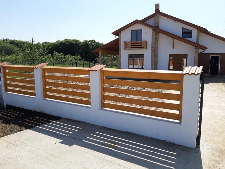 Casă individuală cu 4 camere cu Canalizare în Sinești