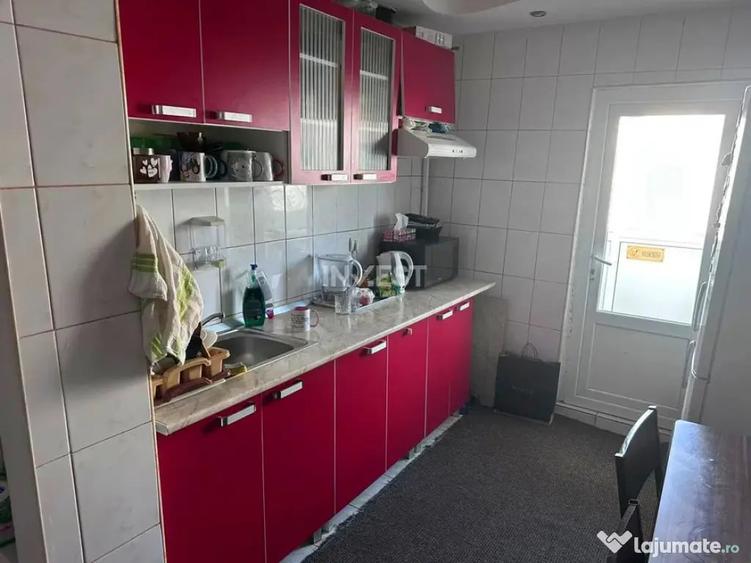 Apartament cu 3 camere decomandat în Baza 3