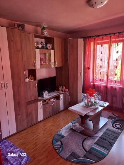 Casă individuală cu 4 camere cu Garaj în Cărăstău