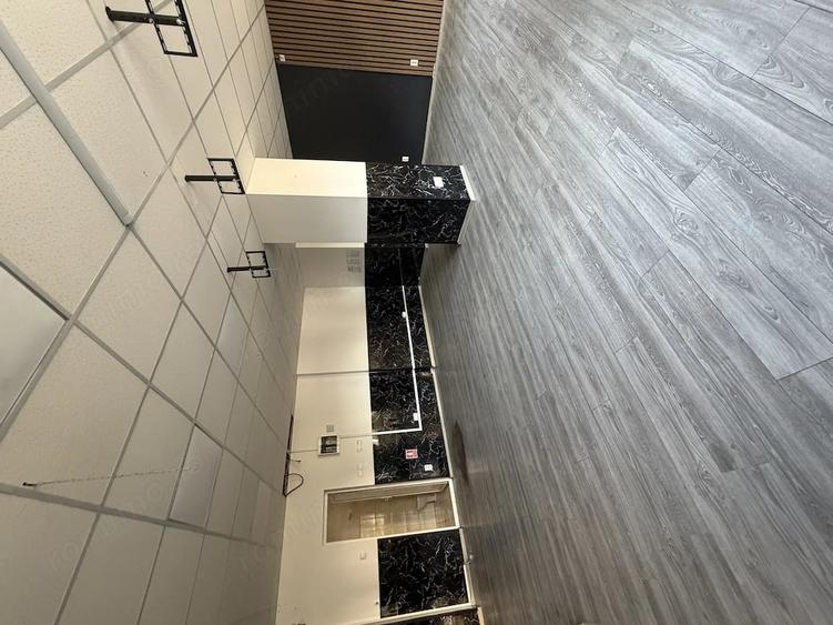 Spațiu comercial, de 75 mp, în Central