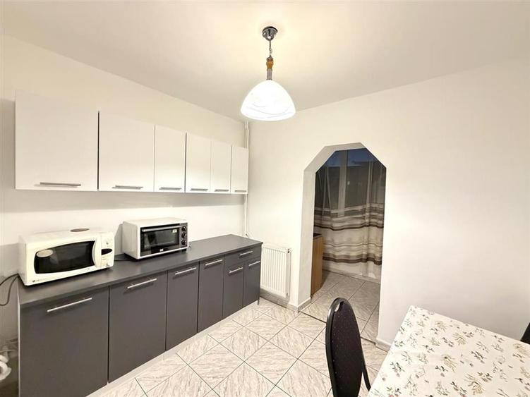 Apartament cu 3 camere decomandat în Nufărul