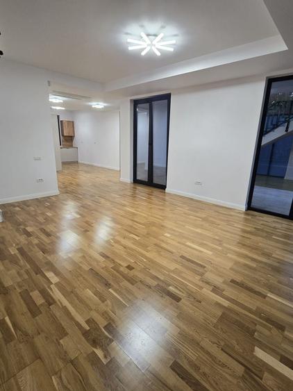 Casă cu 5 camere cu Canalizare în Iancu Nicolae