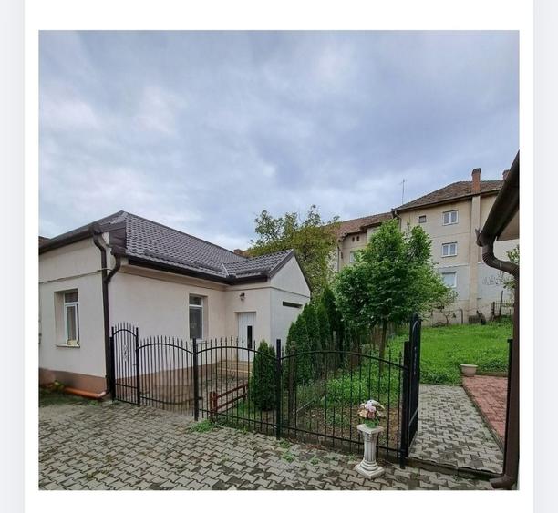 Casă cu 4 camere în Central