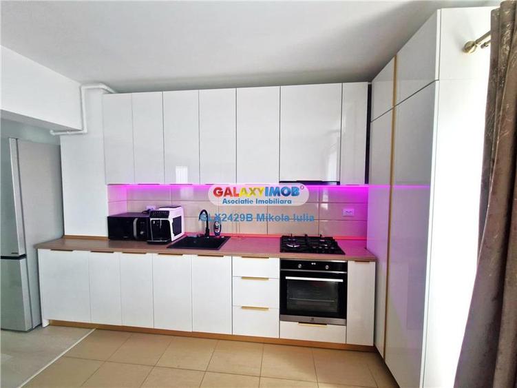 Apartament cu 3 camere decomandat, mobilat în Central