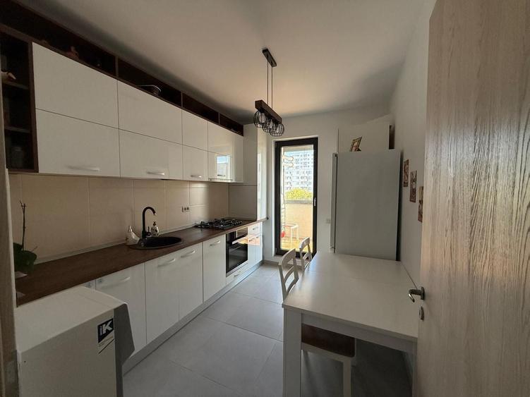 Apartament cu 3 camere semidecomandat, mobilat în Timișoara