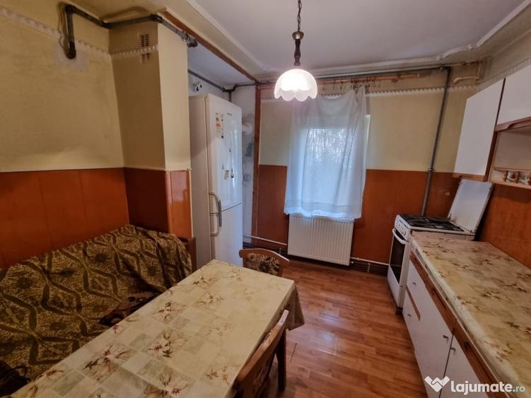 Apartament cu 3 camere decomandat, mobilat în Răcădău