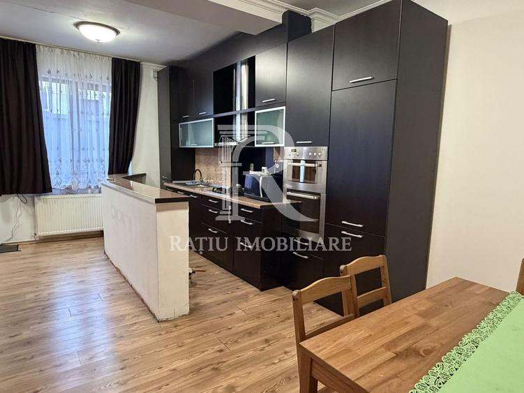 Apartament cu 4 camere decomandat, mobilat în Central